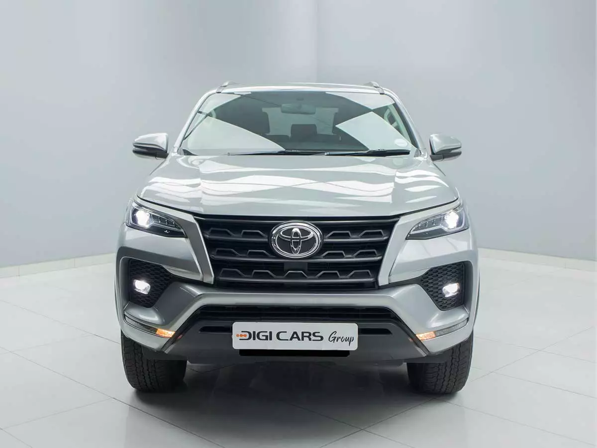 Vehicle Image for 3/18for Toyota Fortuner 2.4GD-6 Auto