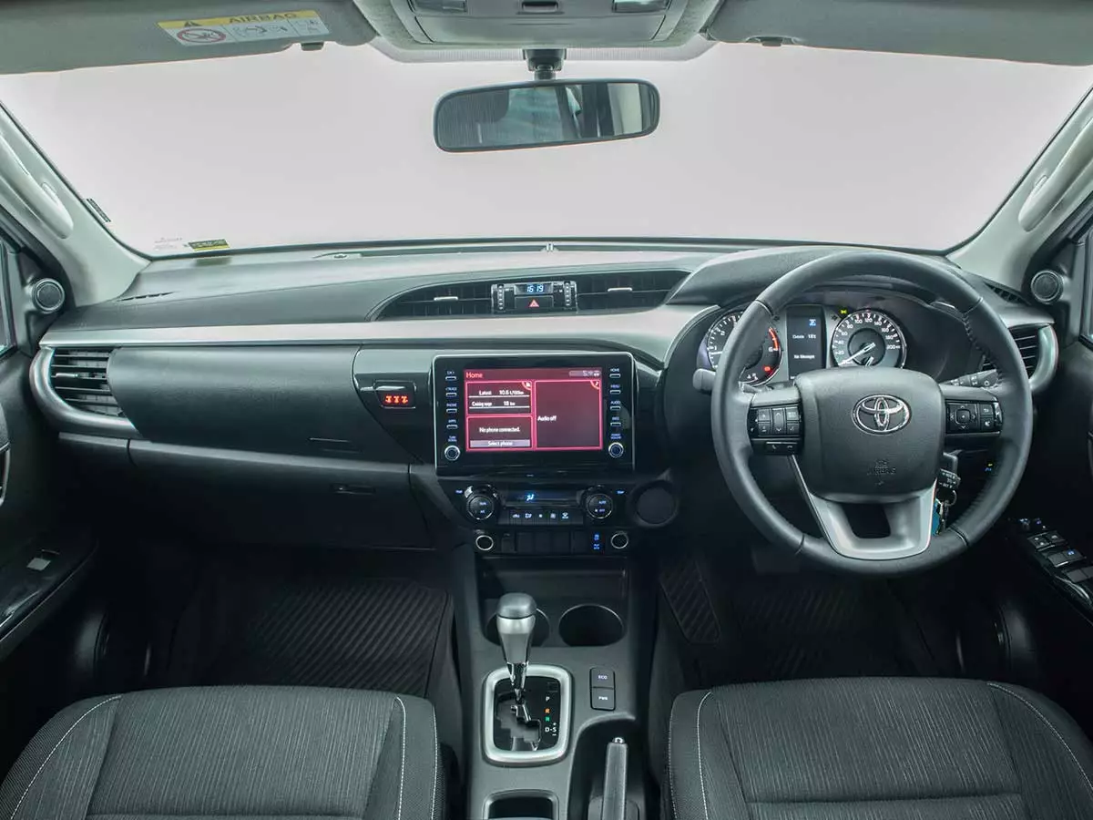 Vehicle Image for 14/17for Toyota Hilux 2.8GD-6 Double Cab Raider auto