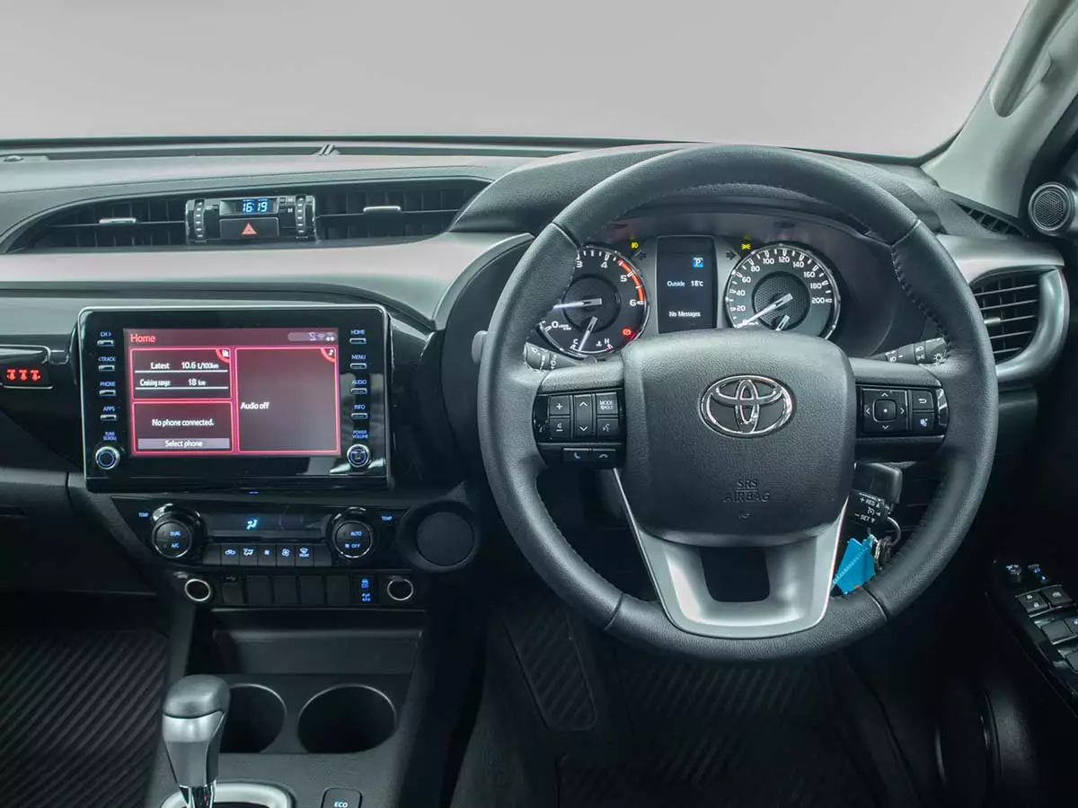 Vehicle Image for 15/17for Toyota Hilux 2.8GD-6 Double Cab Raider auto