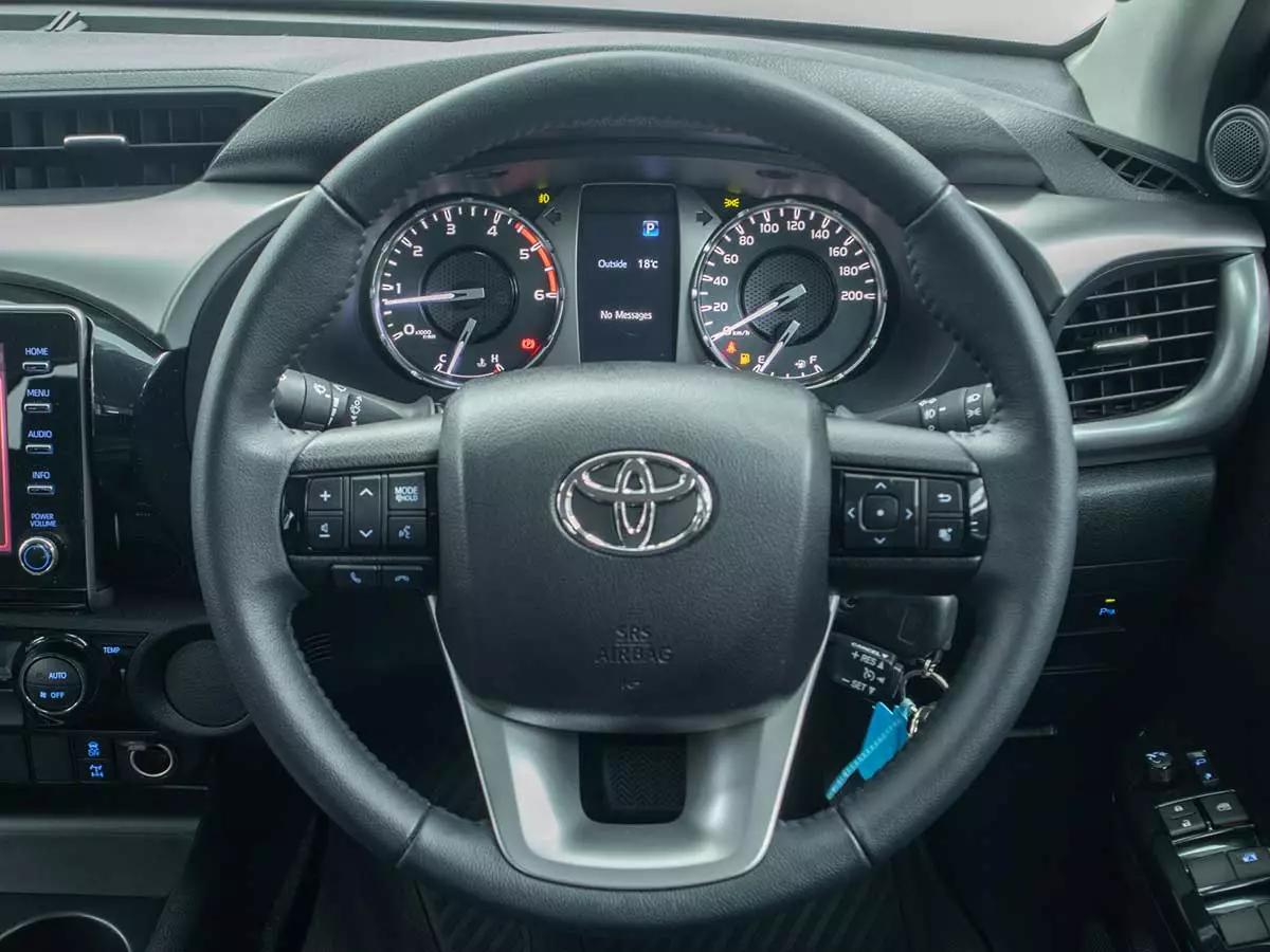 Vehicle Image for 10/17for Toyota Hilux 2.8GD-6 Double Cab Raider auto