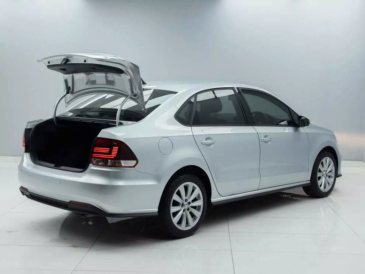 Vehicle Image for 6/17for Volkswagen Polo Sedan 1.6 Comfortline Auto