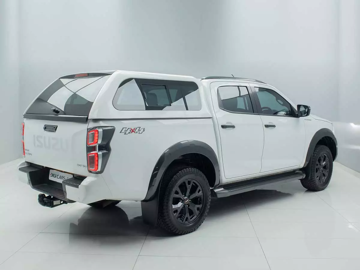 Vehicle Image for 5/17for Isuzu D-Max 3.0TD Double Cab V-Cross 4x4