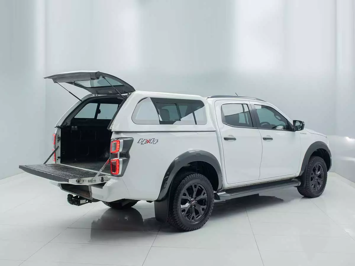 Vehicle Image for 6/17for Isuzu D-Max 3.0TD Double Cab V-Cross 4x4